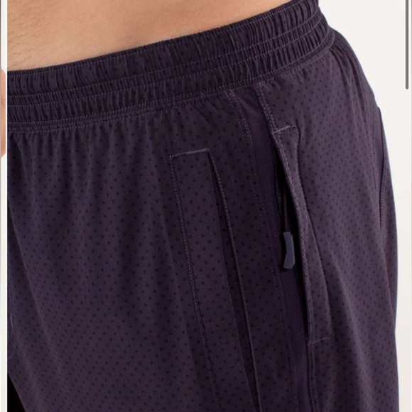 Lululemon Run: Response Short Reversed Mini Polka Dot Black Swan / Black - Picture 6 of 16